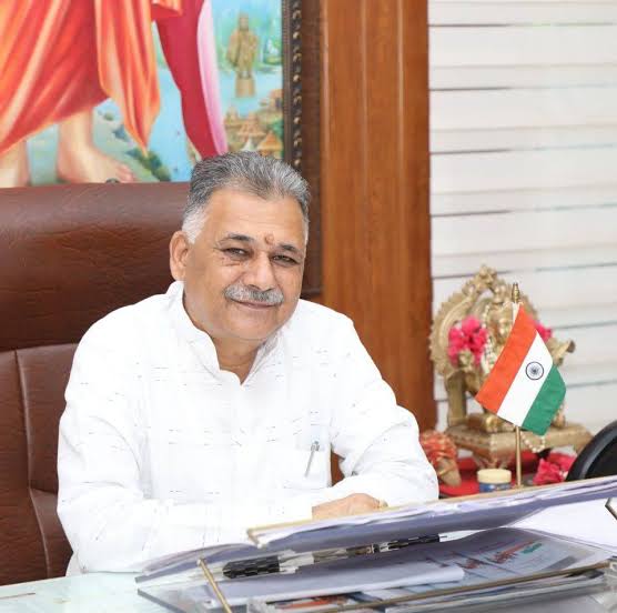 श्री इंदर सिंह परमार - उच्च शिक्षा मंत्री